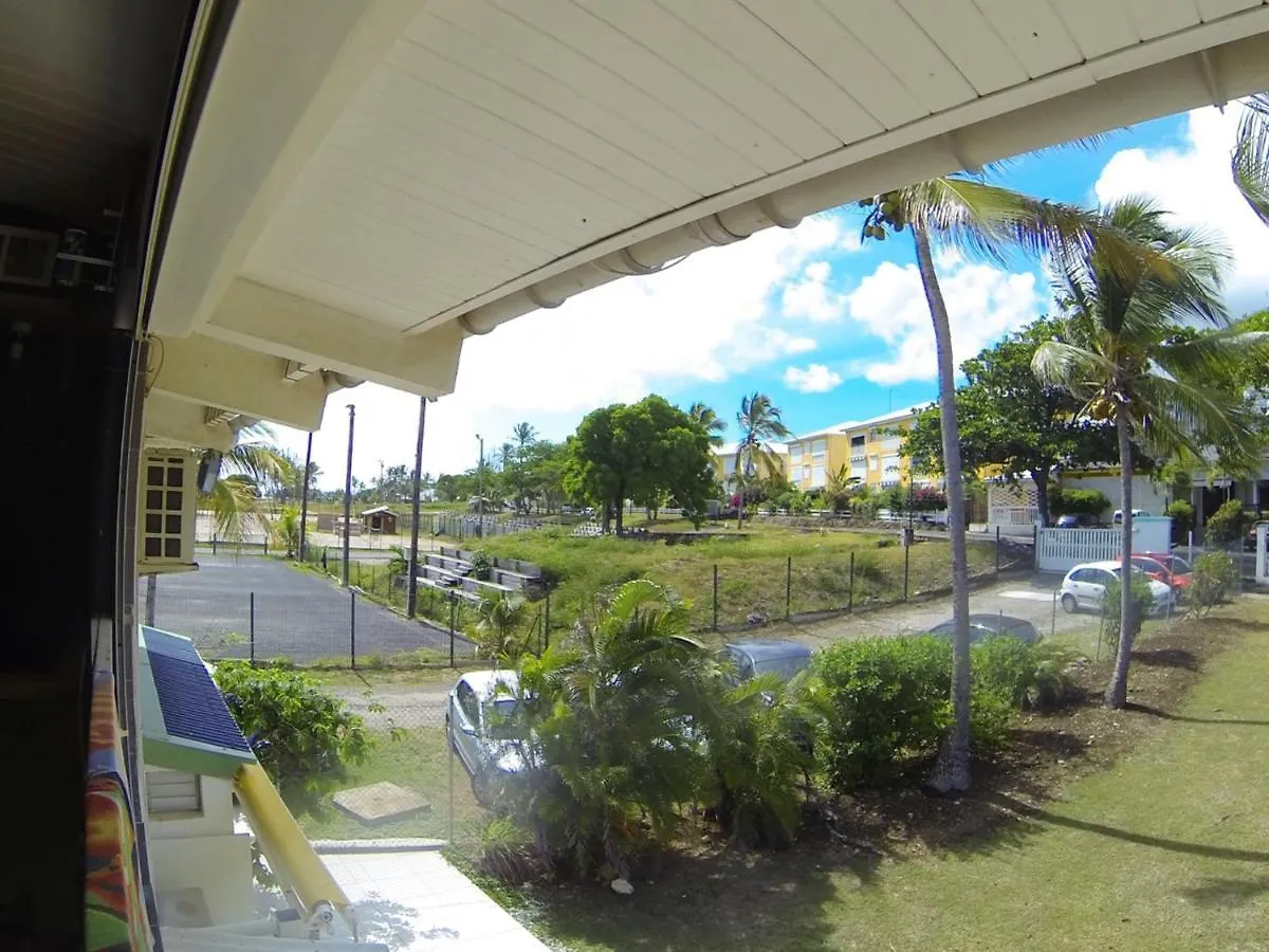 Studio Charmant Le Moule 35M² + Balcon Apartment